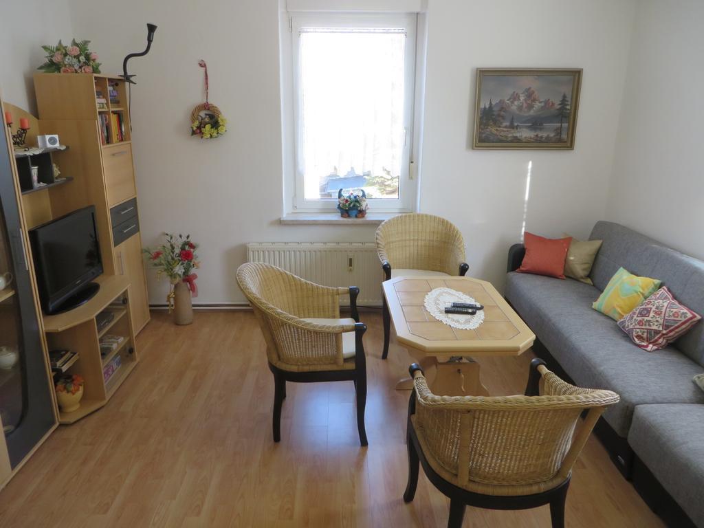Ferienwohnung Zahn Oelsnitz  エクステリア 写真
